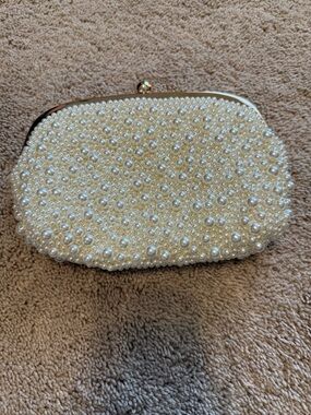 NWOT INC Pearl clutch with detachable strap